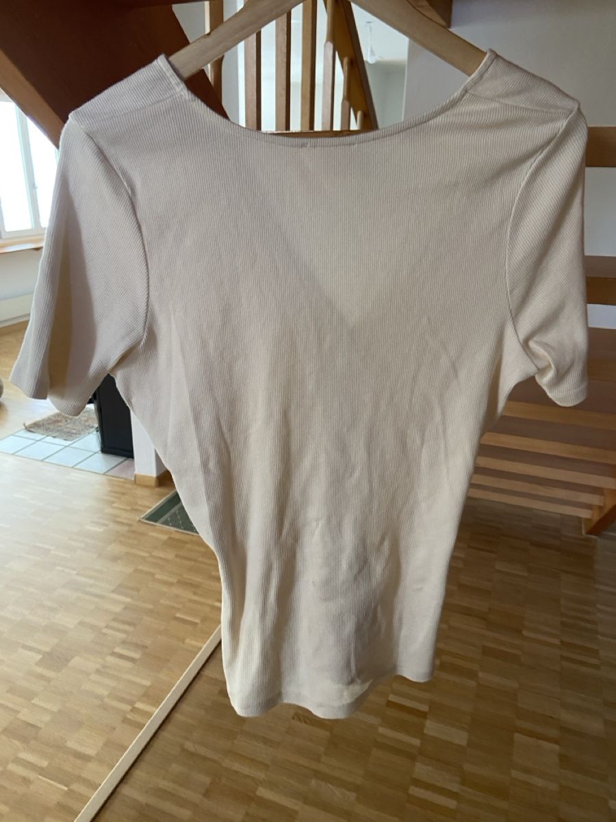 Sezane Tops: Sezane Caro Tshirt Cream Knit – Gebraucht aus Münchenstein von B771 7