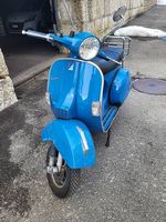 Vespa PX125 année 2011 en bon état.