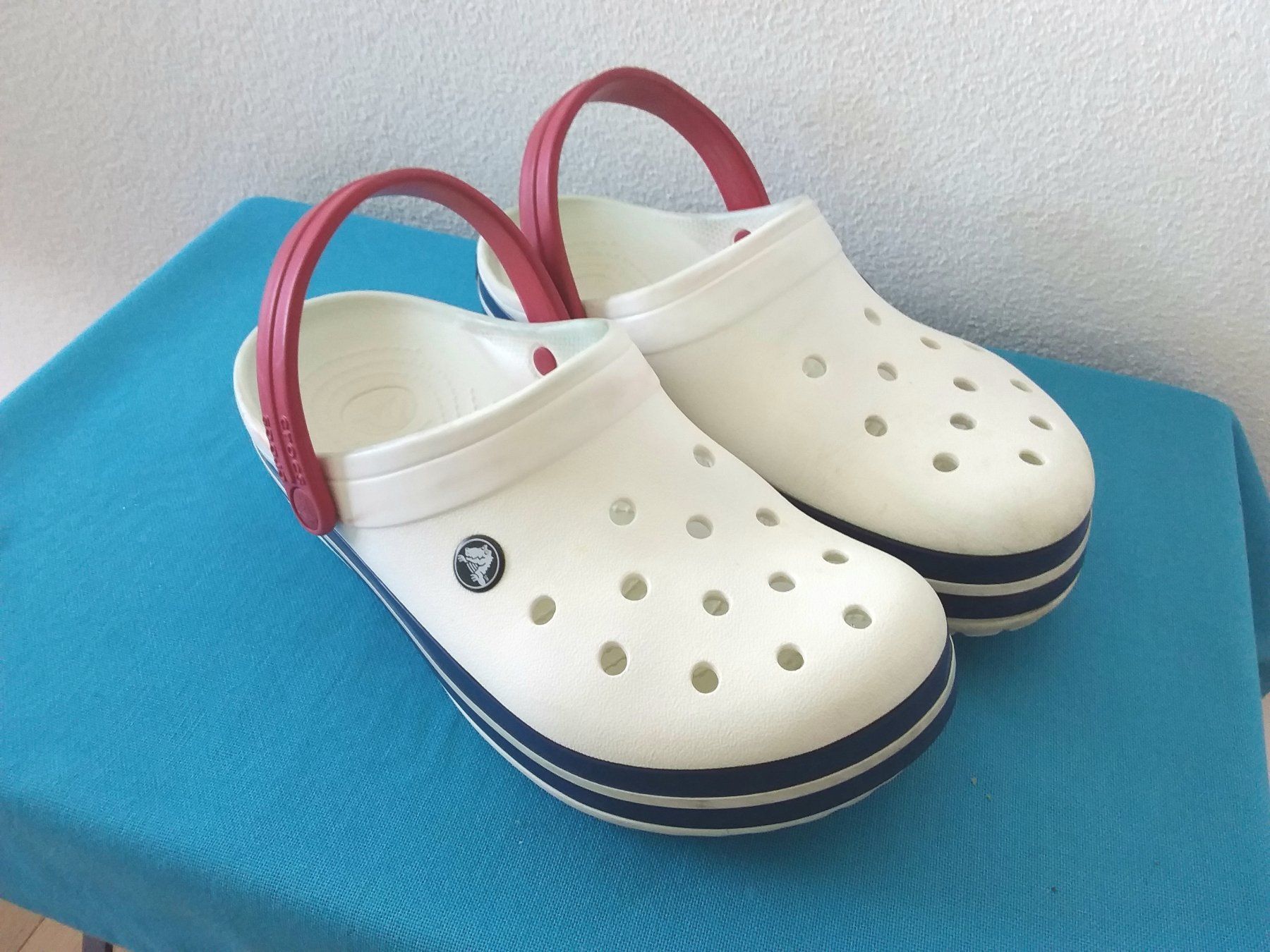 Crocs Chaussures hommes: CROCS Gr 39-40,  M7 / W9 – D'occasion à Immensee par Btrutmann