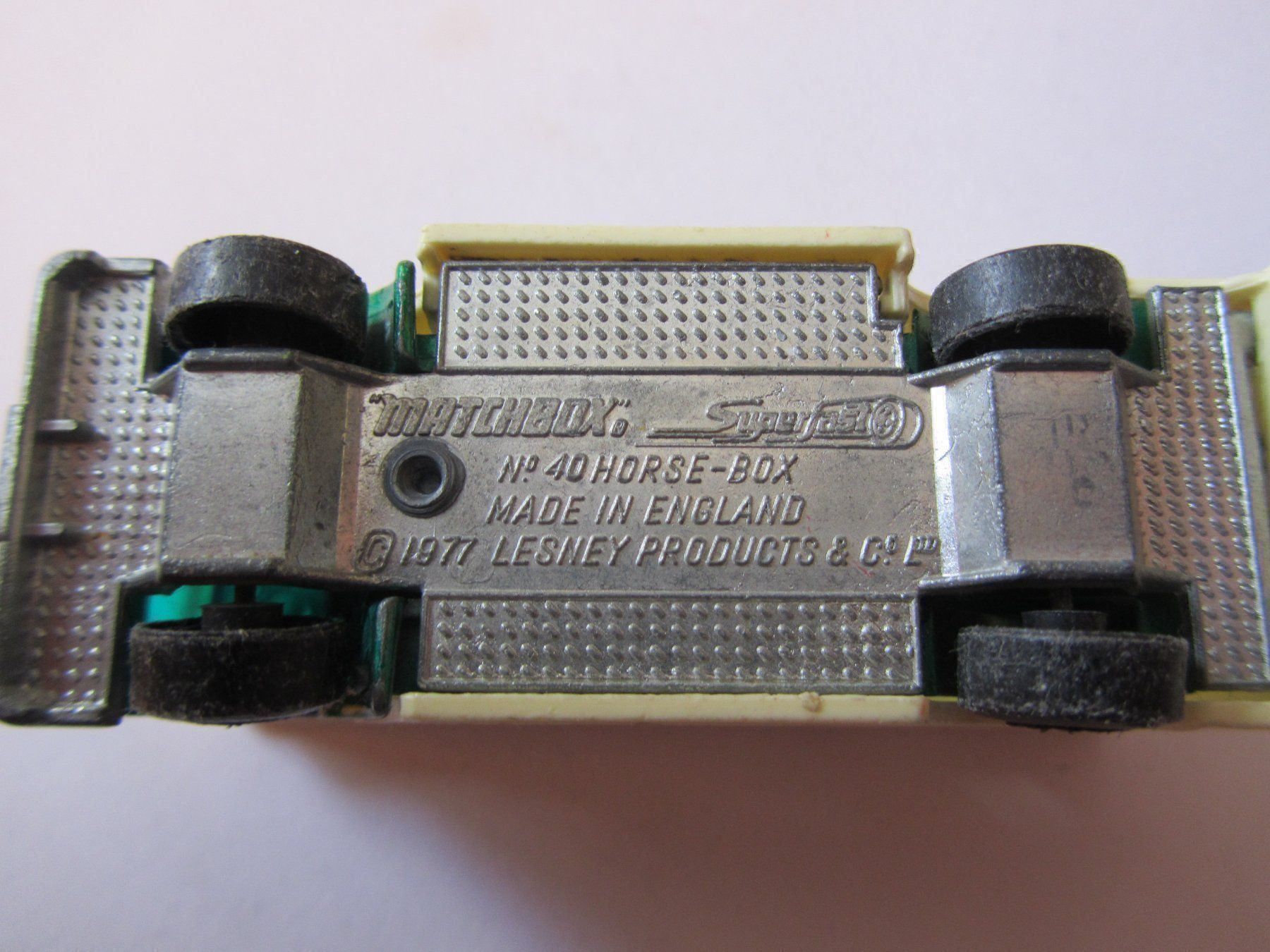Matchbox Modellini d'auto: Horse-Box, Matchbox Superfast, Nr. 40 B – Usato da Weiningen ZH venduto da dietsch57 5