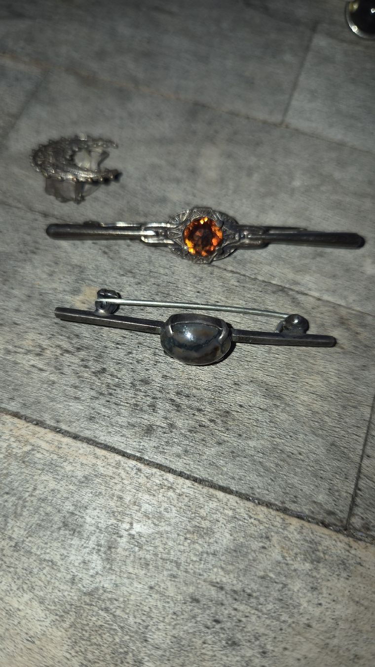 Spille & Fermagli: Broschen Set Silber mit Stein antiker Schmuck – Usato da Kölliken venduto da Upcycling-by-Mc-TAM