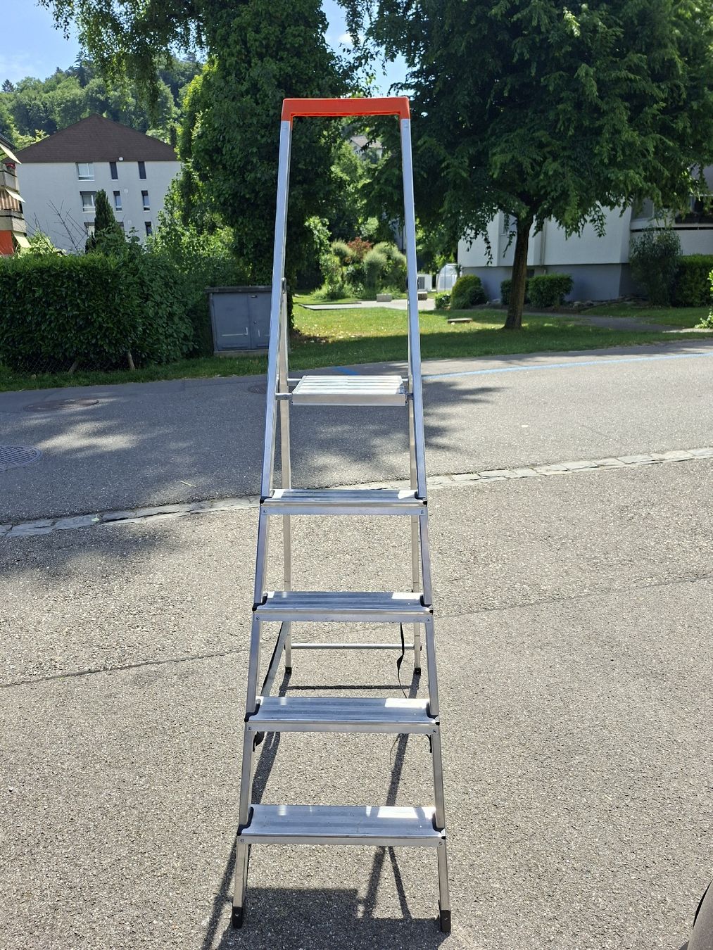 Scale: Alu-Leiter 5-stufig, Klappbar – Usato da Ostermundigen venduto da Ismett
