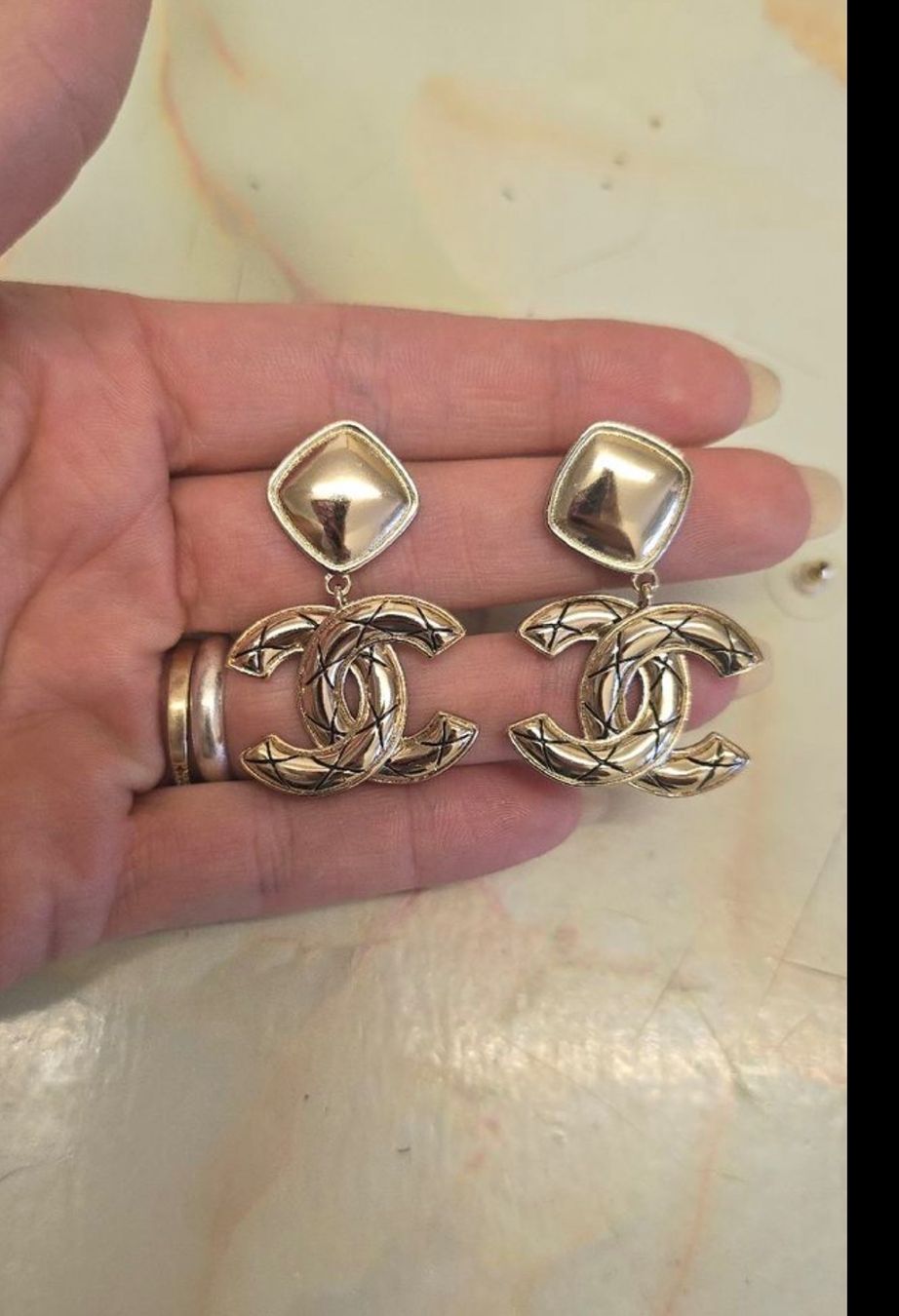 Chanel Ohrringe & -stecker: Chanel Ohrringe – Gebraucht aus Chavannes-Renens von Angelique2022