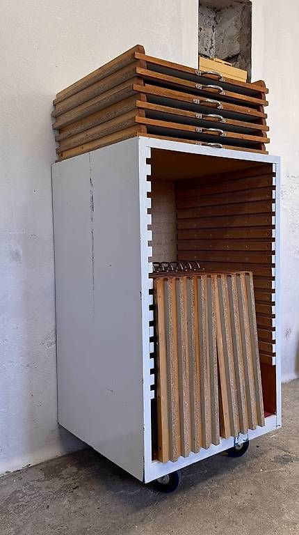 Scaffali: individuell gefertigter, rollbarer Planschrank – Usato da St. Gallen venduto da Jvor 1