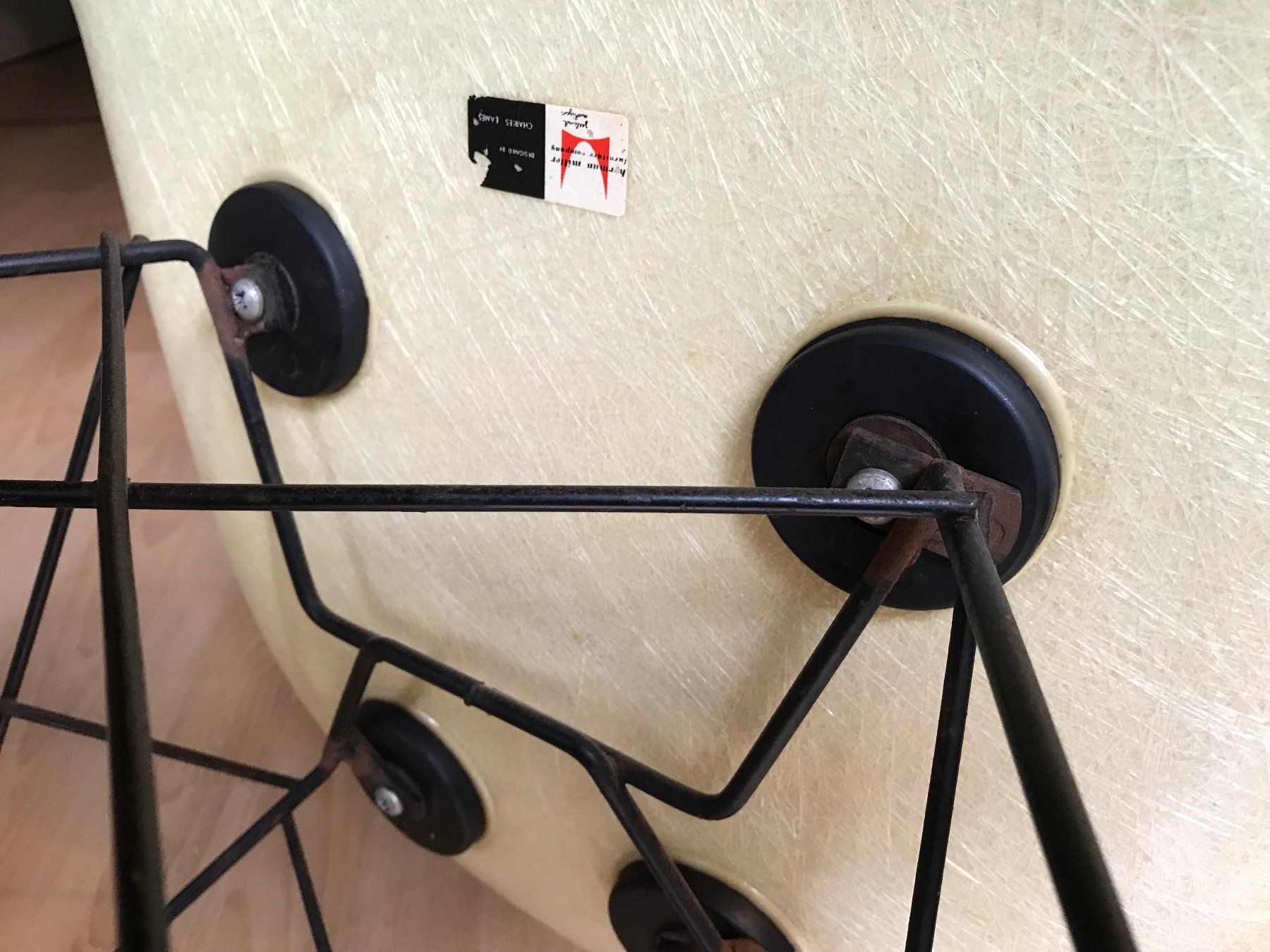 Eames Sedie: Armchair C&R Eames LAR – Usato da La Neuveville venduto da e_perriard 4