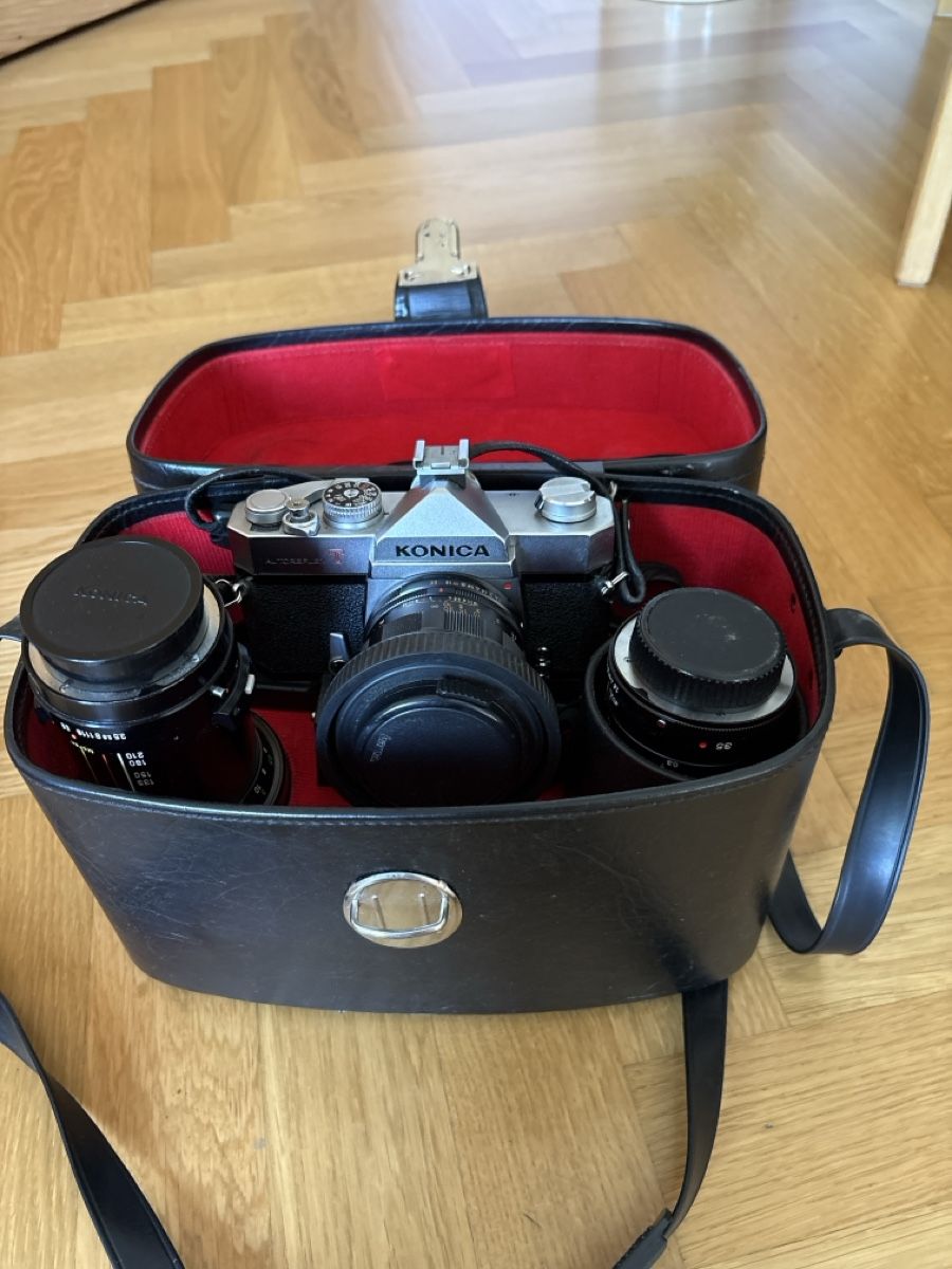 Konica Kamera: Konica camera with 3 lenses and case. – Gebraucht aus Zürich von Yanu01