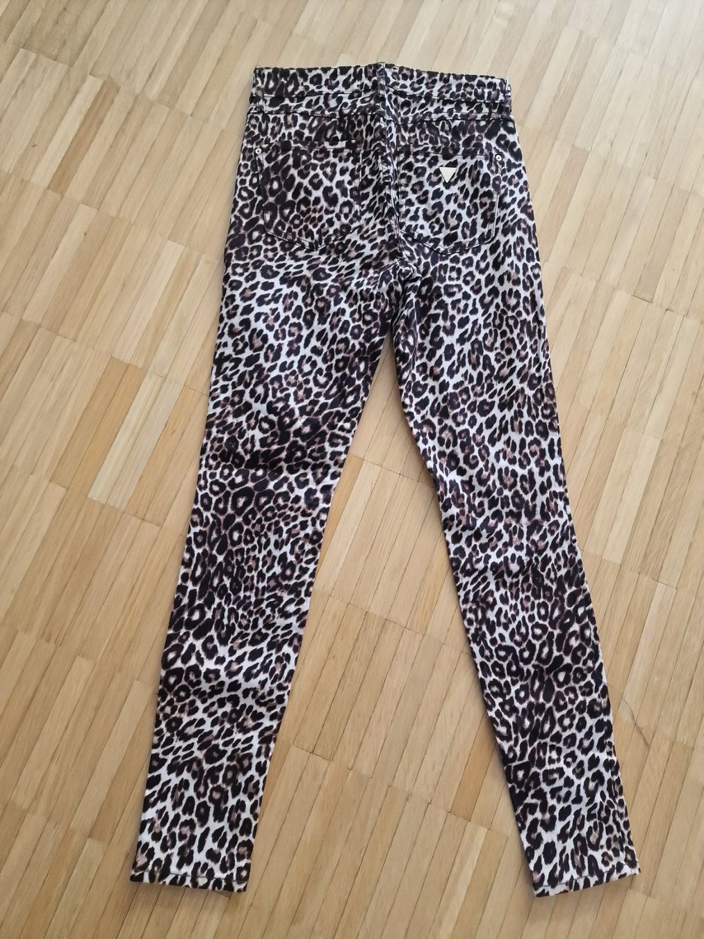Guess Hosen: Guess Hose – Gebraucht aus Laufenburg von may_r2st 3