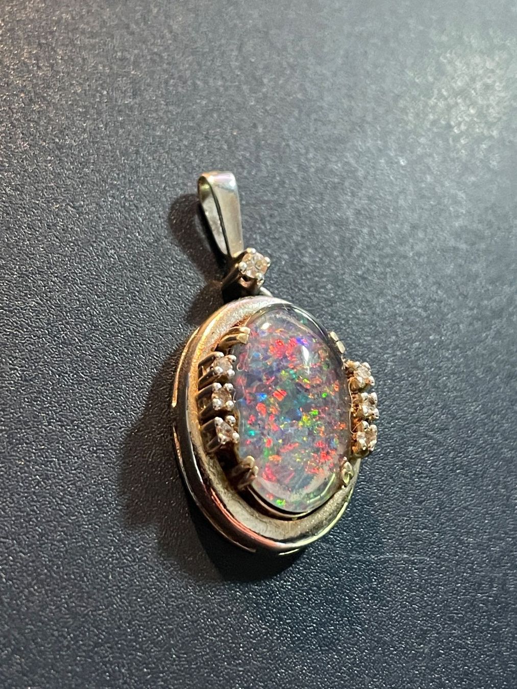 Ciondoli: Anhänger Opal mit Weissgold Einfassung 585er mit Steinen – Usato da Volketswil venduto da rubin74 1