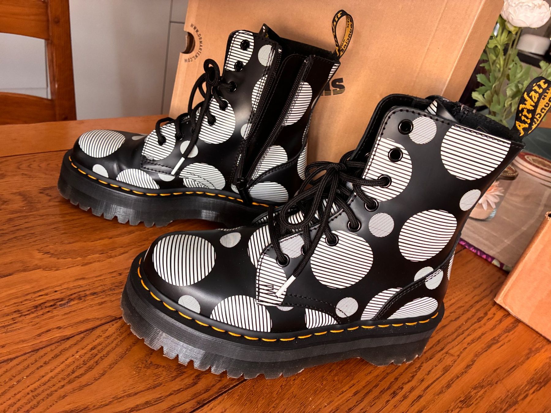 Dr. Martens Scarpe da donna: Chaussures Dr Martens Jadon Black+White Taille 38 – Usato da Vevey venduto da zecollector 1