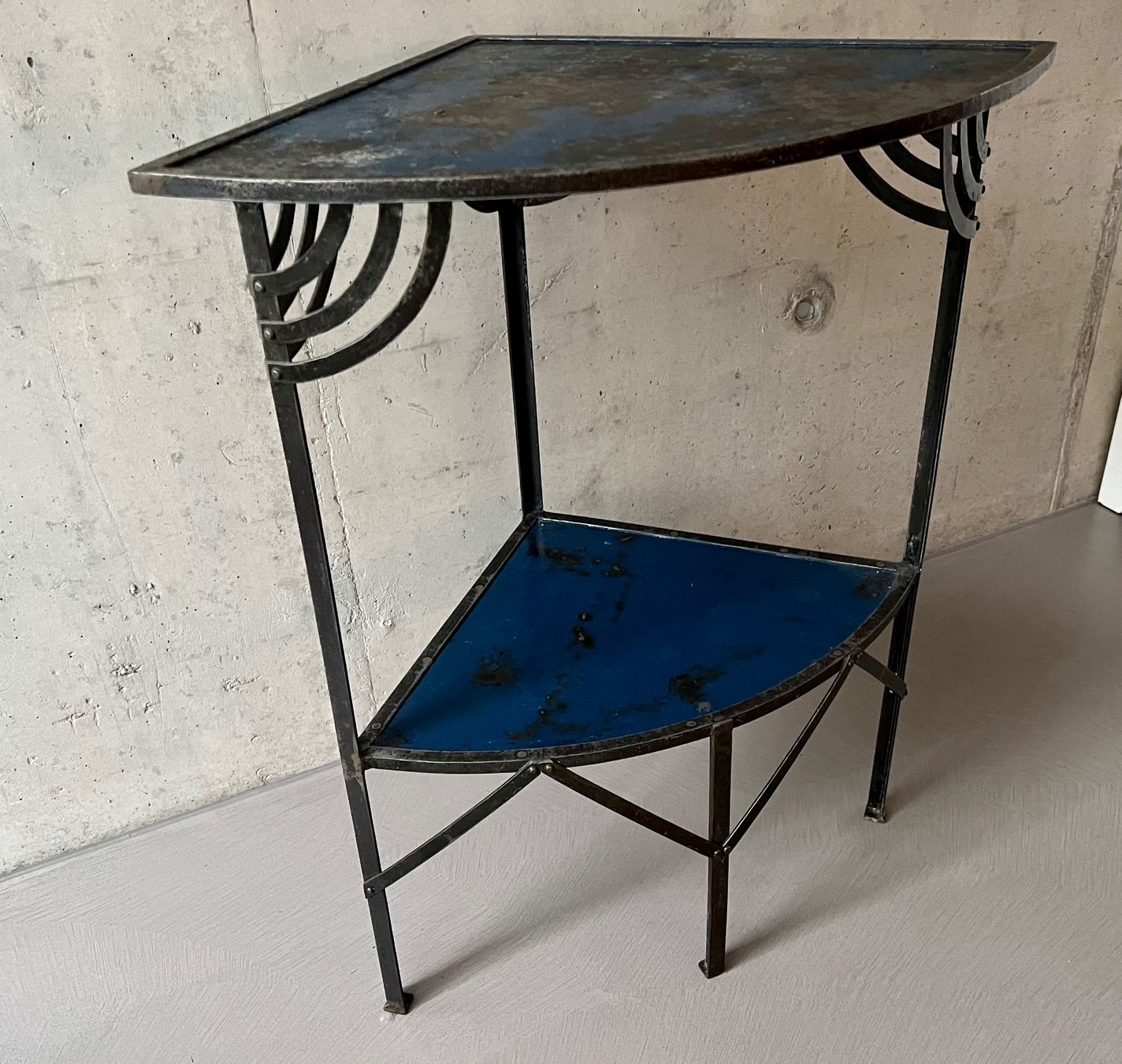 Regale: Art Deco Eisengestell /Eckgestell – Gebraucht aus Wabern von La-Vitrine 3