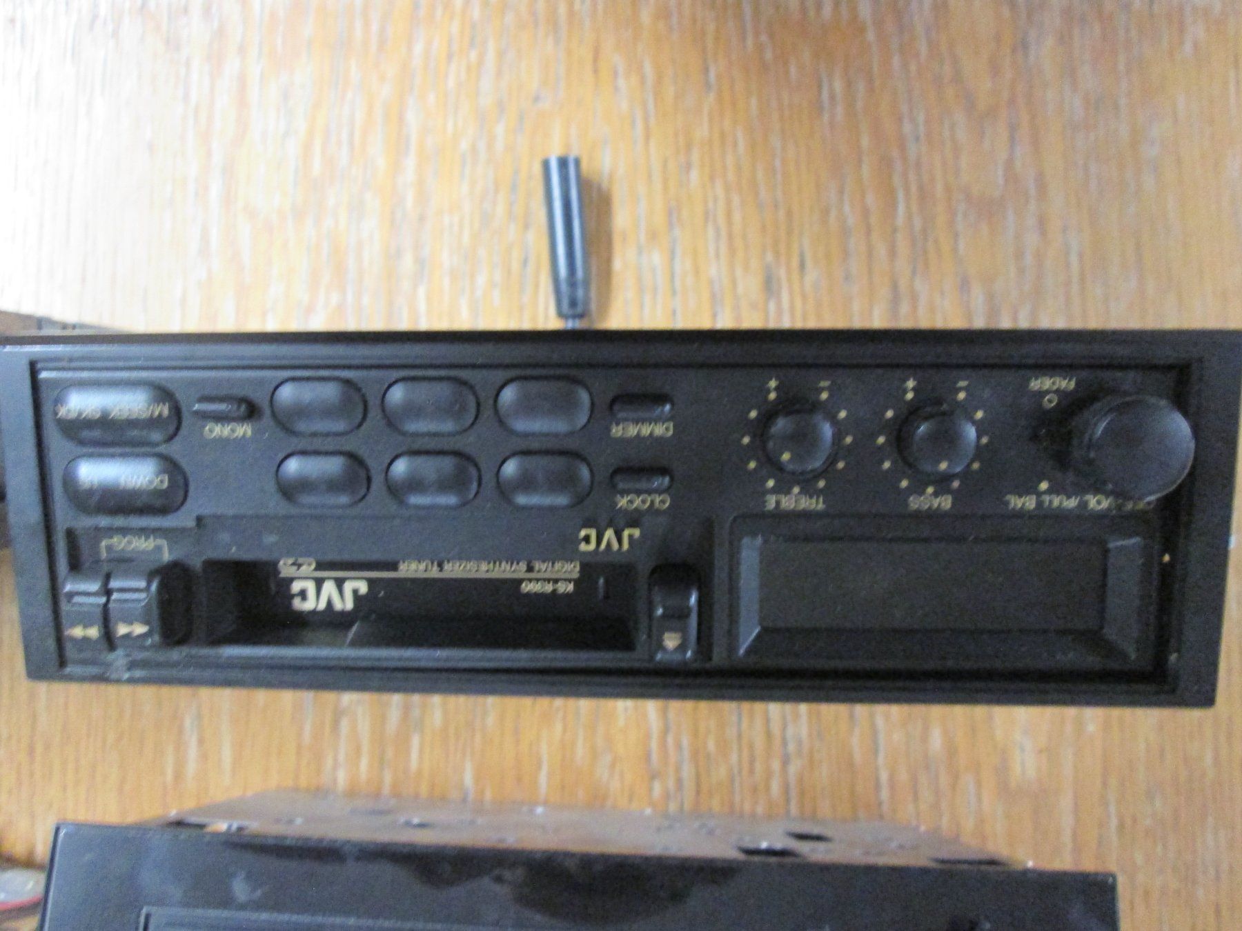 Radios: verschiedene Auto- und Kassetten Radios – D'occasion à Niederuzwil par Vdpsm 5
