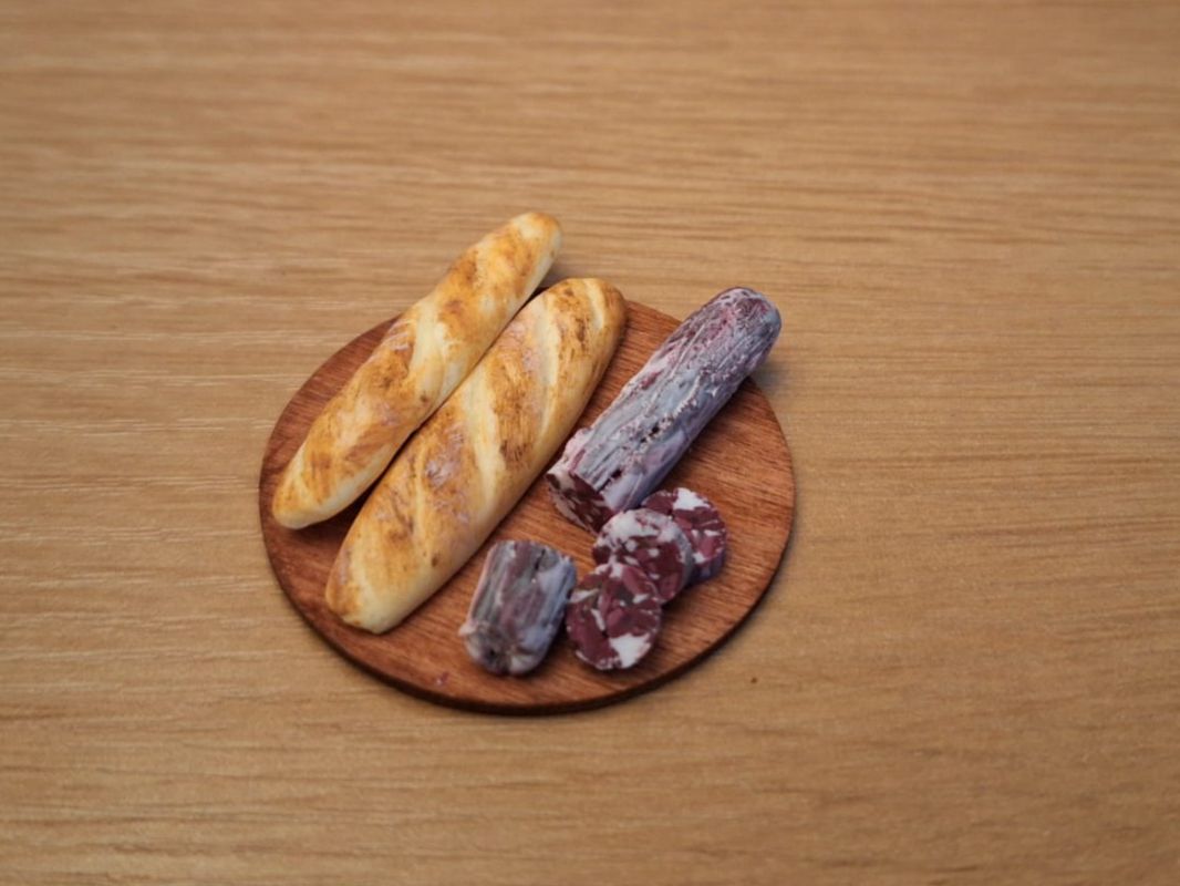 Case e mobili per bambole: Handmade Baguette Salami Teller – Nuovo (secondo la descrizione) da Zürich venduto da HandmadeTinyFood 2