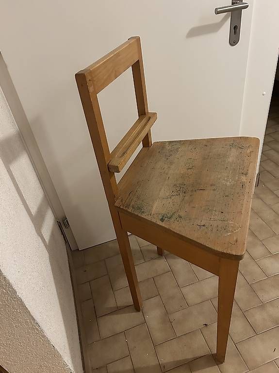 Sedie: Ancien petit pupitre d'école – Usato da Vouvry venduto da Vouvrisa 2