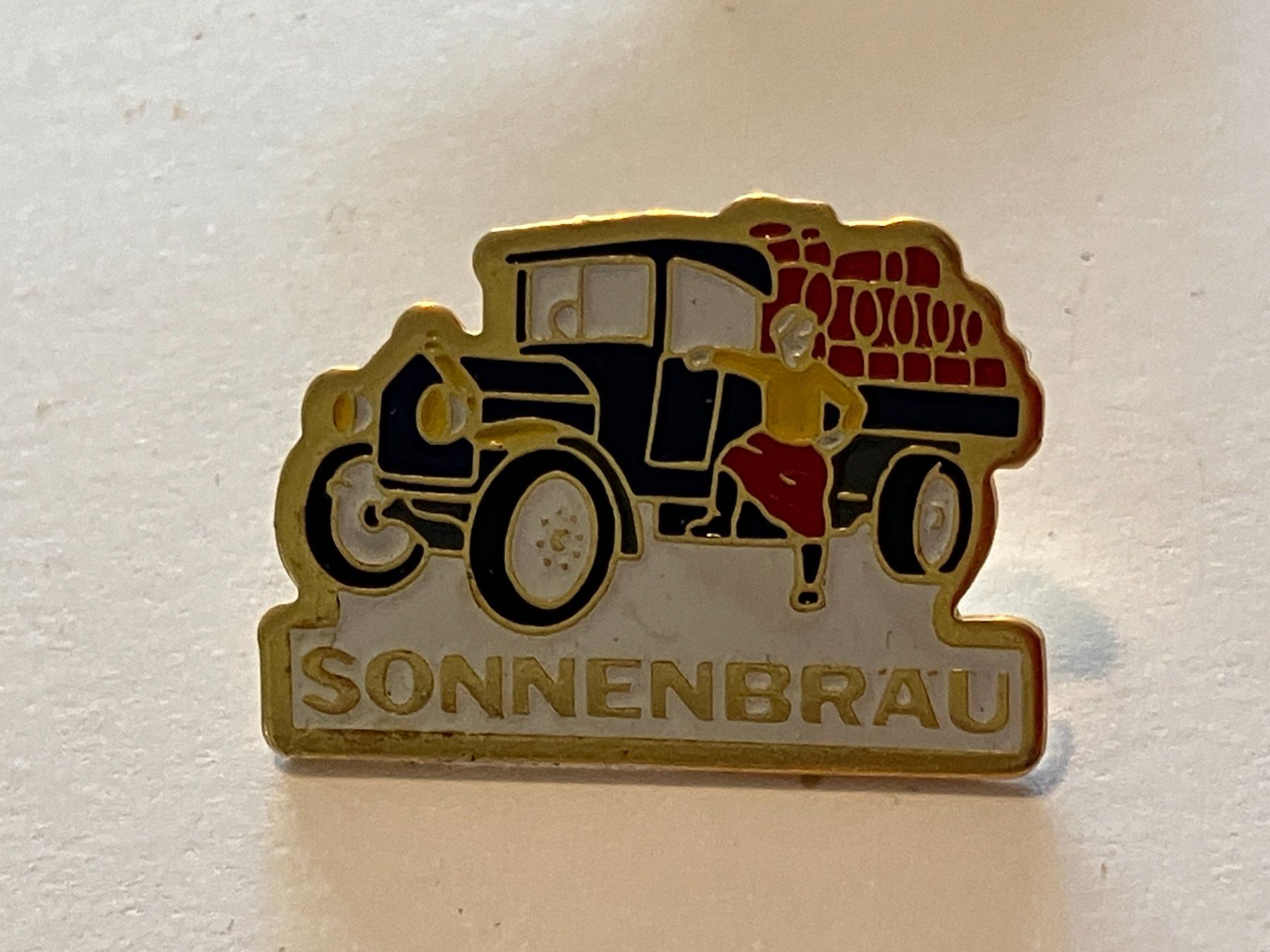 Placchette & Badge: 1 Pin Sonnenbräu Lastwagen – Usato da Basel venduto da djwwpp