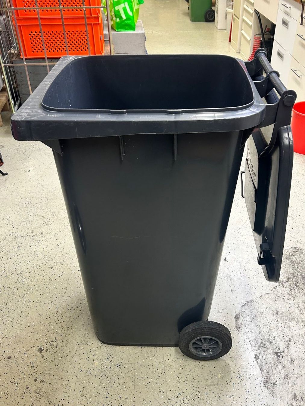 Eléments de bureau: Abfall- Kübel - Tonne - Container – D'occasion à Malters par DPHandel 7