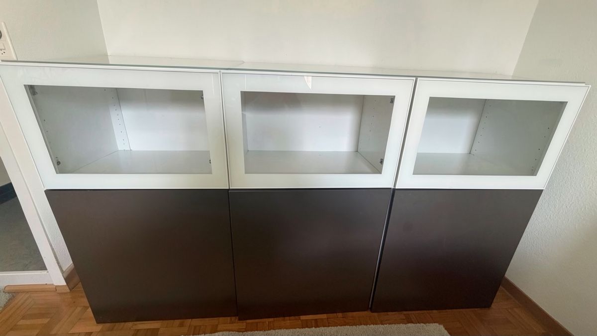 Ikea Cassettiere: Kommode mit Glastüren und Bronzenfronten – Usato da Küsnacht ZH venduto da Glamour2019