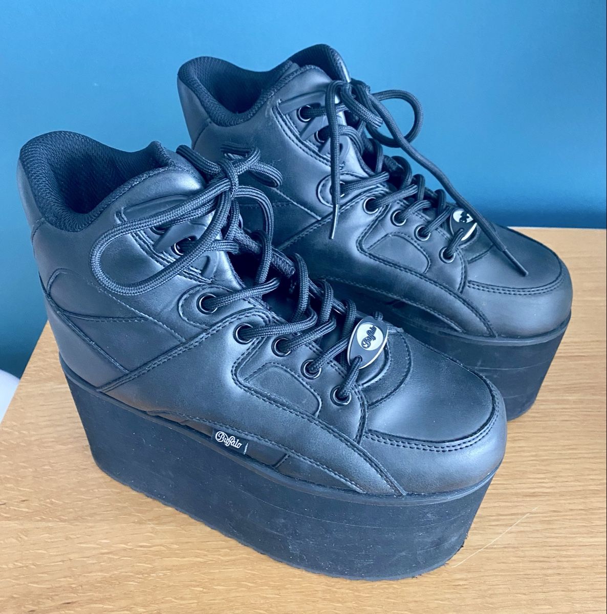 Buffalo Scarpe da donna: Baskets Buffalo plateforme noires taille 39 – Usato da Lausanne venduto da Vracorama