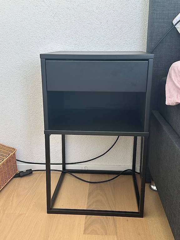 Comodini: Ikea Nachttisch 1 Jahr benutzt – Usato da Oberwangen TG venduto da ren_7yt7 1