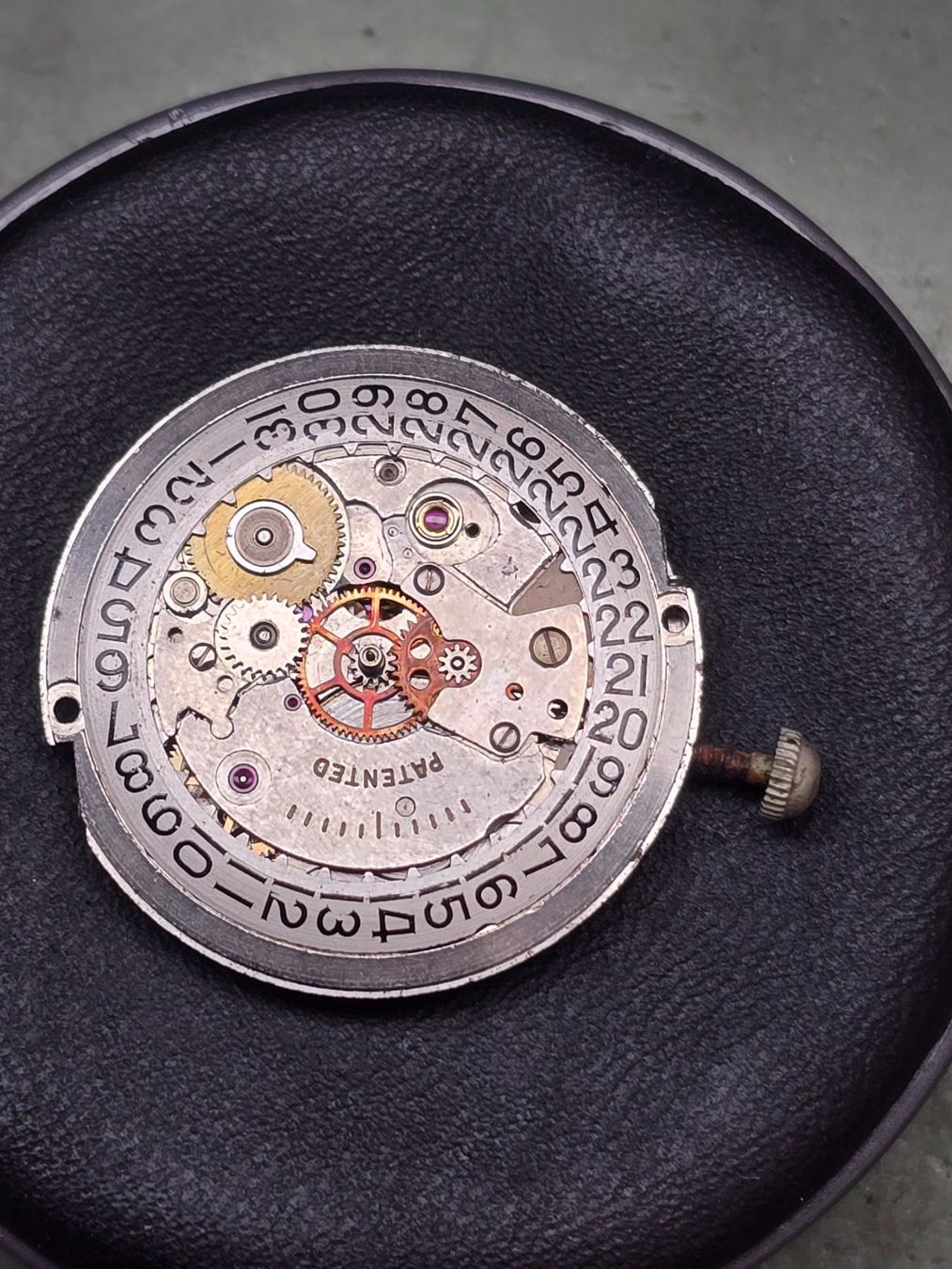 Eta Montres: Mouvement ETA 2452 – D'occasion à Tramelan par Nirdan