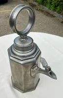 Zinnkanne mit Drehverschluss