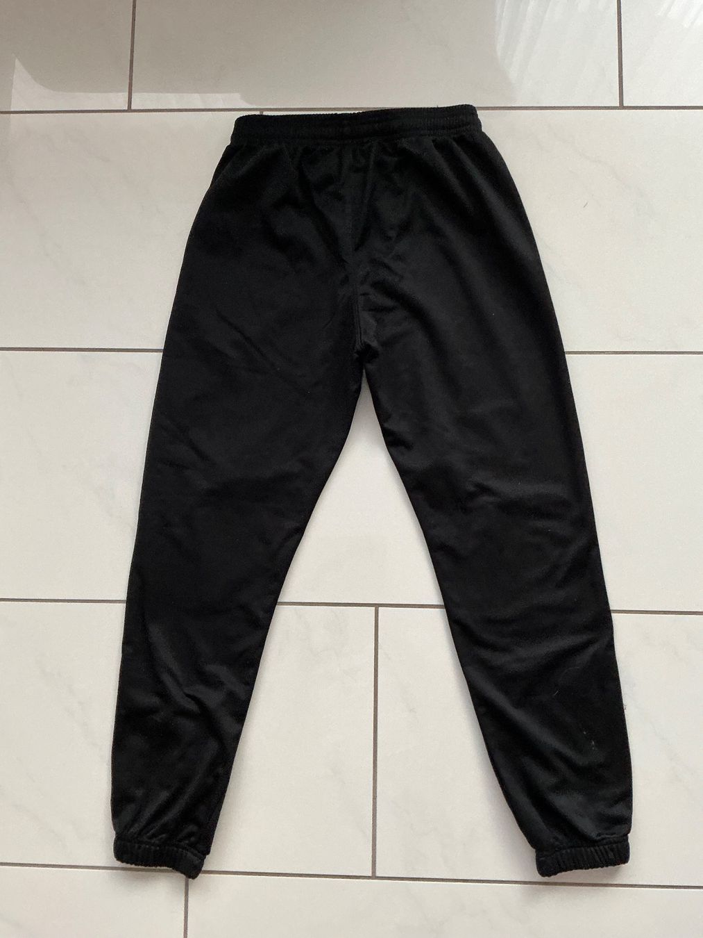 Pantaloni: Macron Trainerhose Gr.XS entspricht ca.152 – Usato da Biel-Benken BL venduto da Sahra1 2
