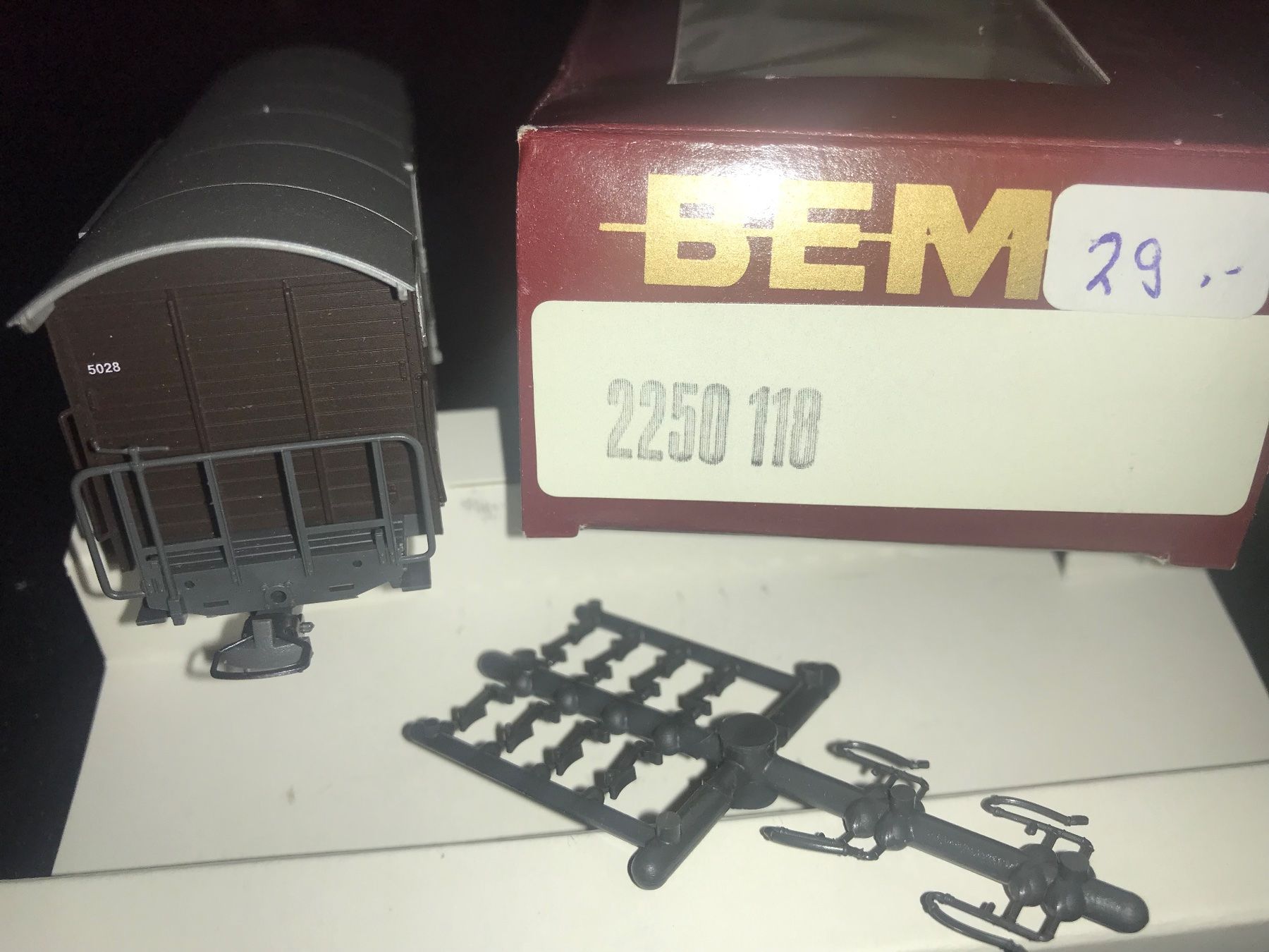 Bemo Modellini di ferrovie: 7 neuwertige Güterwagen RhB , mit OVP – Nuovo e nell'imballaggio originale da Glis venduto da 1Hector1 2