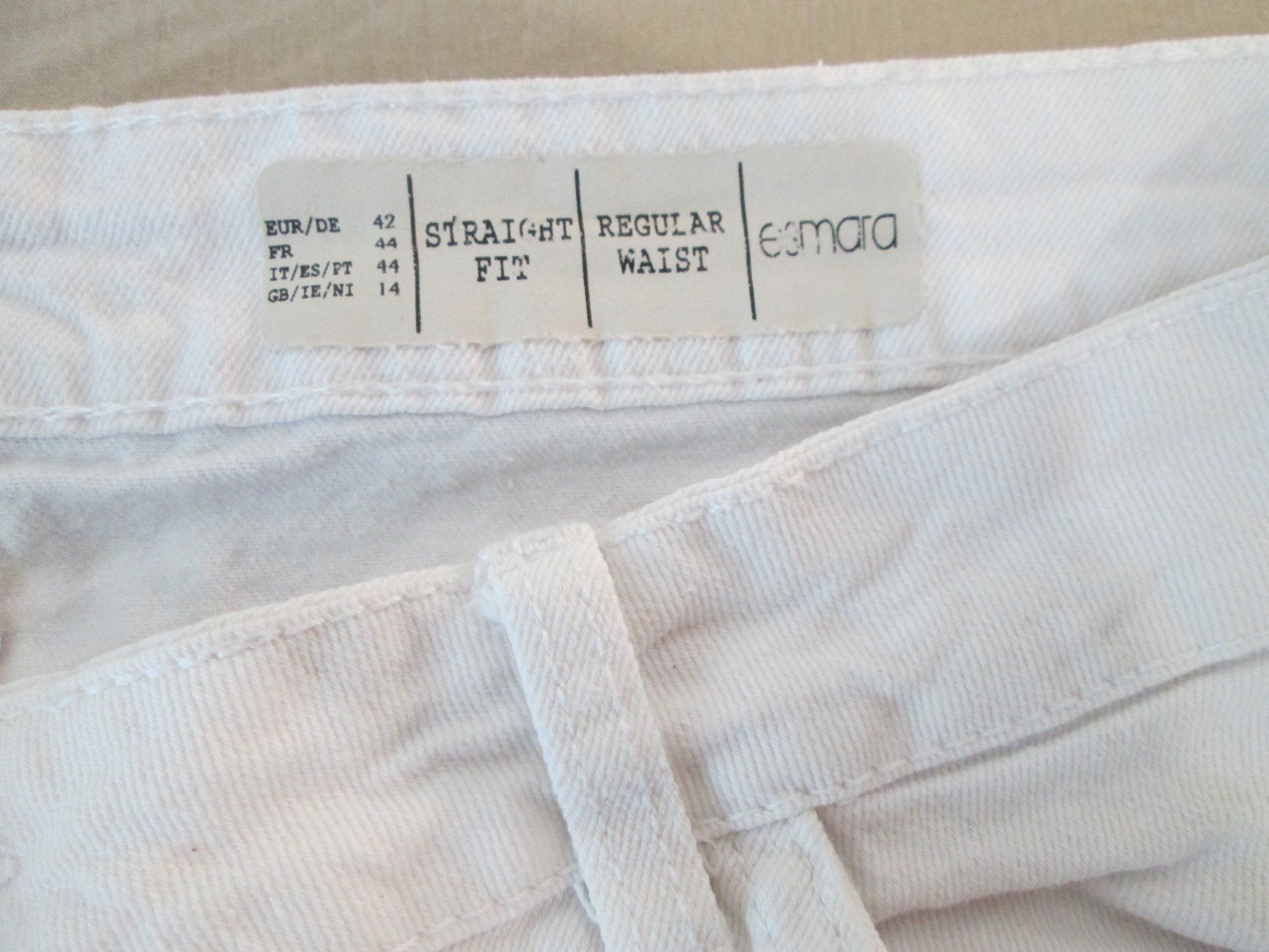 Pantaloni: Weisse Shorts – Usato da Neuchâtel venduto da Dualseele 1