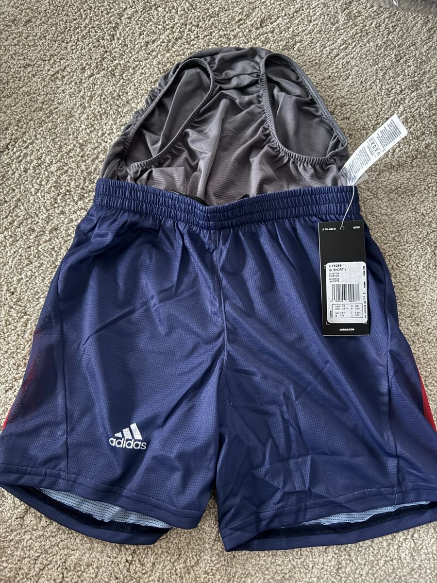 Adidas Hosen: Adidas Shorts Gr 176 neu – Neu und originalverpackt aus Oberweningen von Jogi2 2