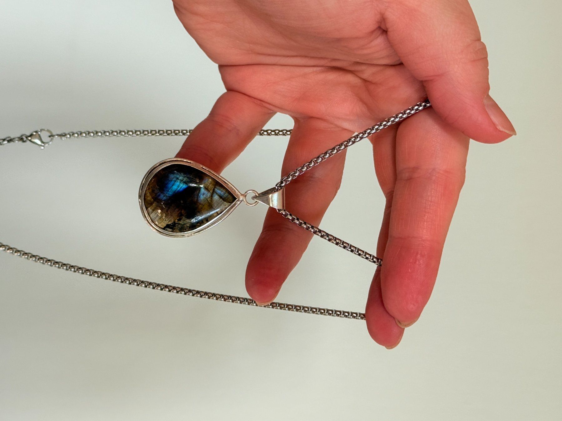 Catenine: Collier avec pendentif larme en labradorite – Nuovo e nell'imballaggio originale da Genève venduto da AGBERG 8