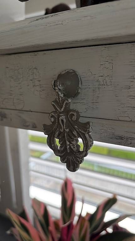 Tische: Schmaler Beistelltisch im Shabby chic Stil – Gebraucht aus Frick von TheBurningHeart 2