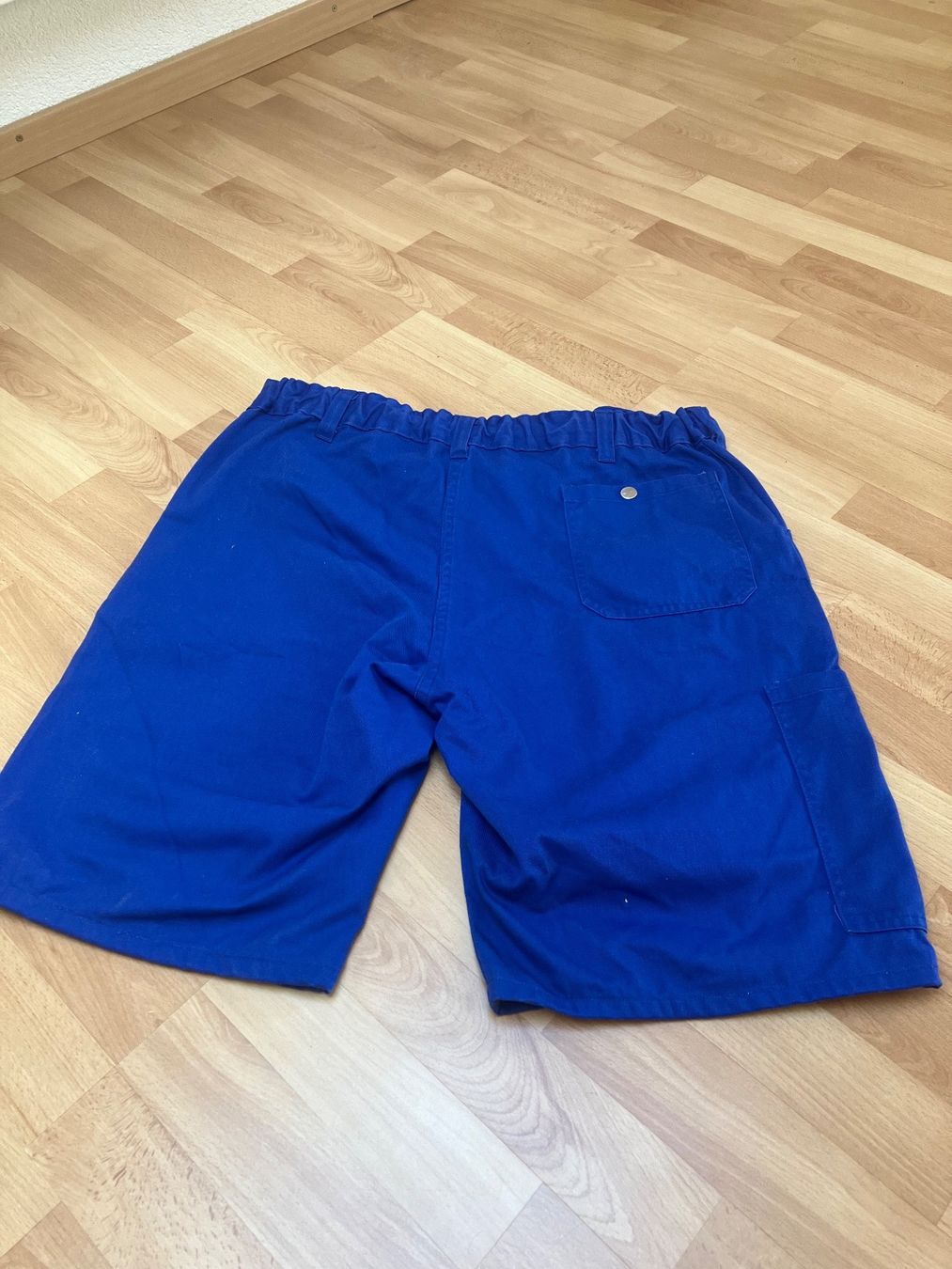 Pantaloni: Arbeitskleidung kurze Hose blau Gr.56 – Usato da Bettwiesen venduto da Zustand57 1
