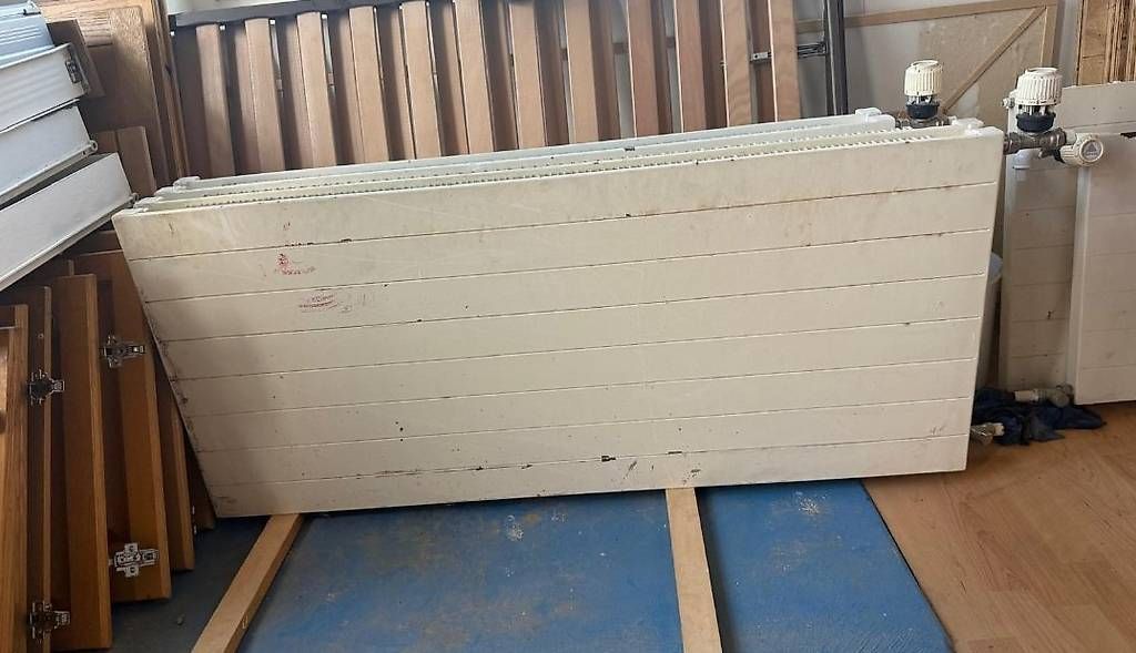 Radiatori: 8 verschiedene Heizkörper – Usato da Sitterdorf venduto da mat_5c6v 1