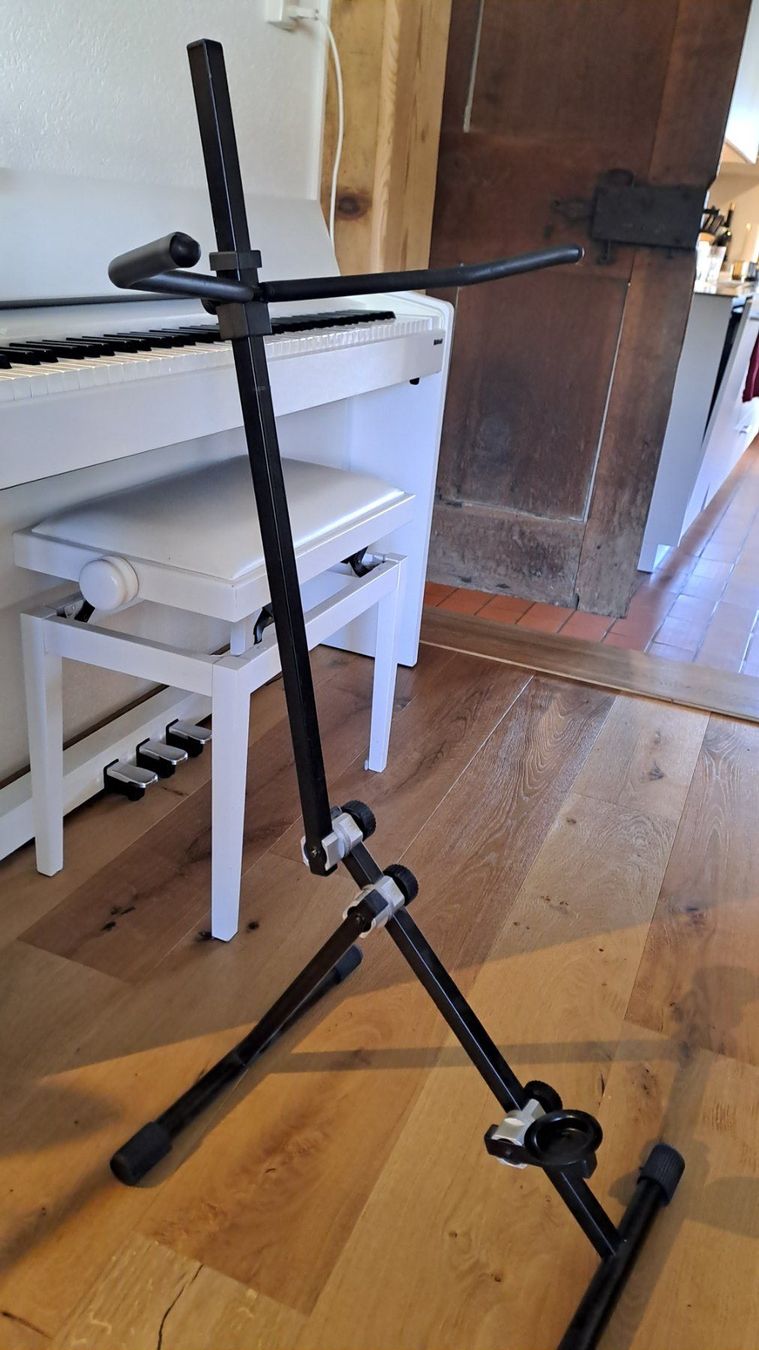 Sonstige Dekorationen & Accessoires: Kontrabassständer – Gebraucht aus Bertschikon Gossau von Zueues