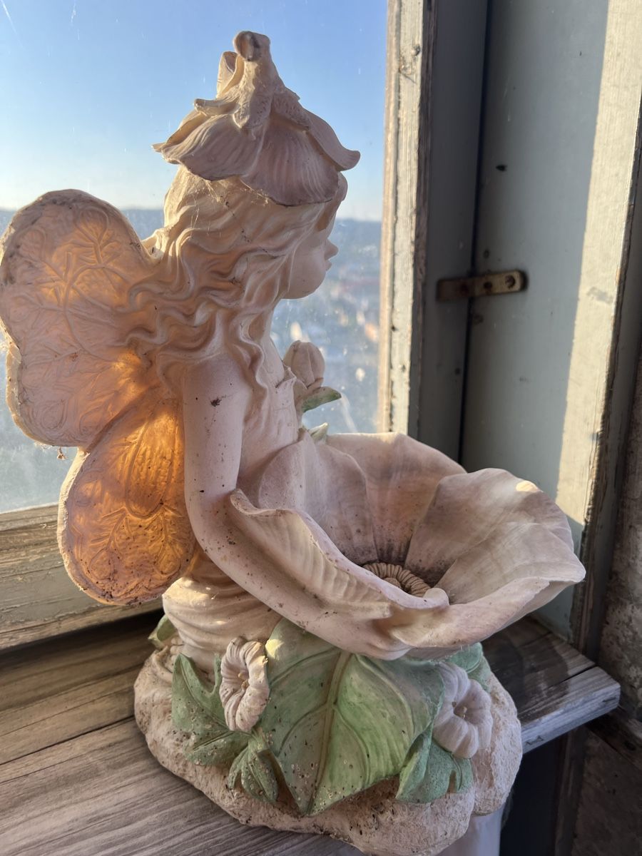 Figuren: Dekofigur Fee mit Blume cremfarben. – Gebraucht aus Oftringen von Nashorn_rn2c 1