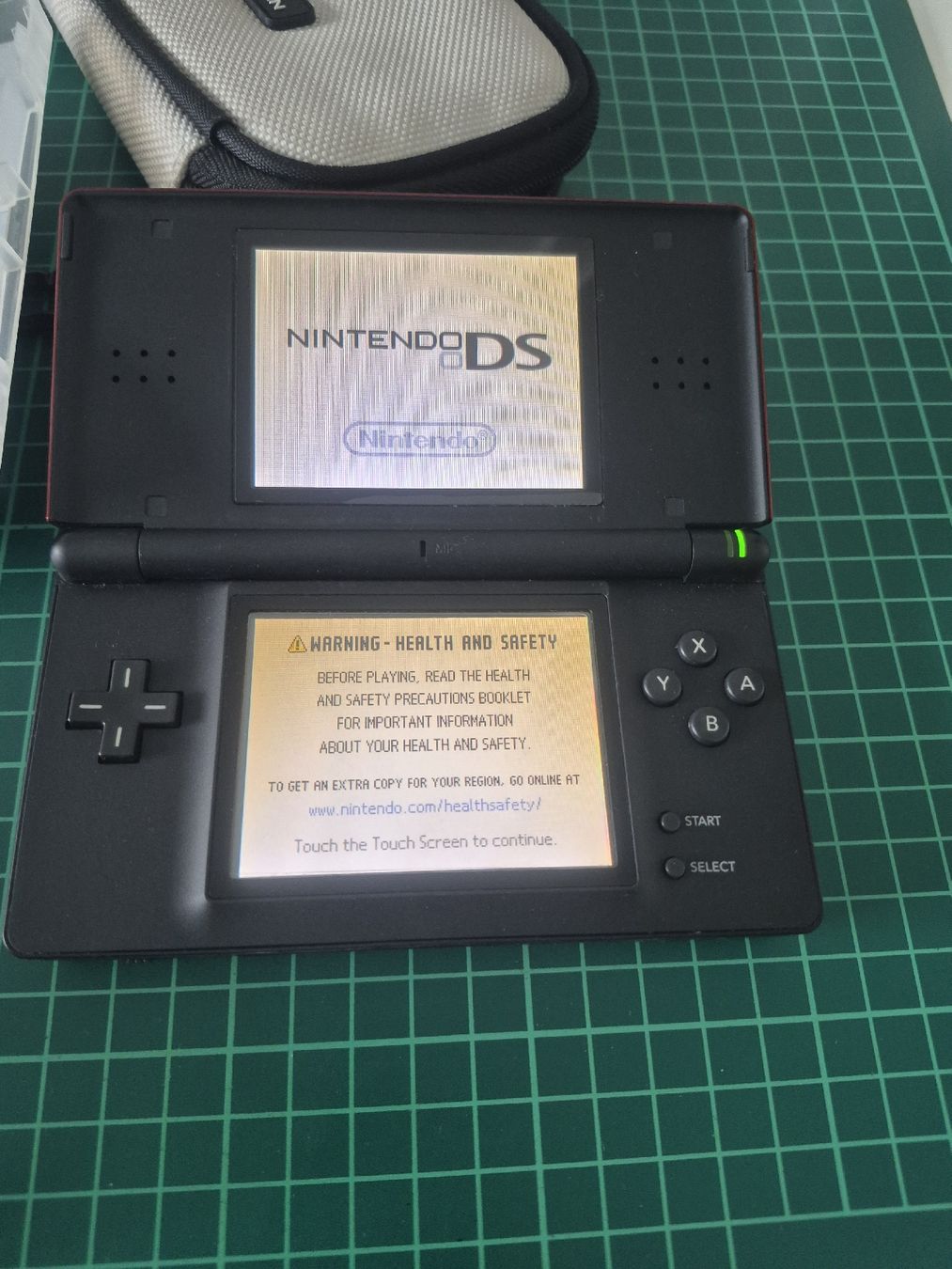 Nintendo Spiele: Nintendo DS Lite Red Console Bundle - Brain Training Game! – Gebraucht aus Meyrin von Retro-GZ 2