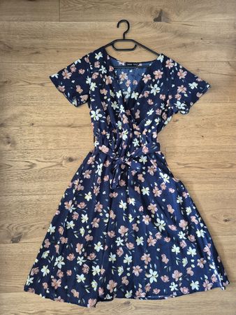 Sommerliches Blumenkleid von Shein, Grösse M, neuwertig
