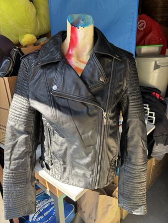 Giacca da biker in pelle nera taglia S