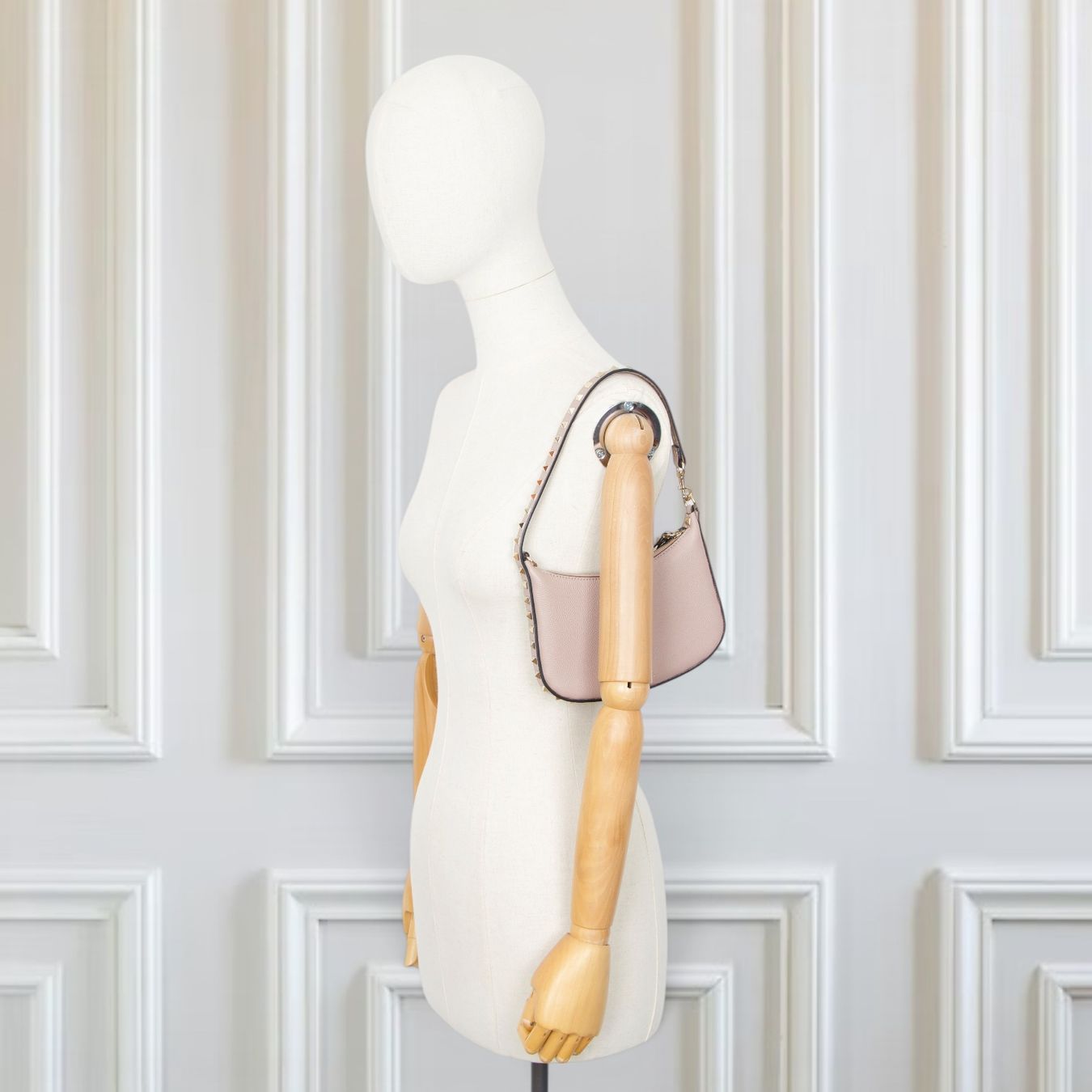 Valentino Borse da donna: Valentino Rockstud Schultertasche Poudre – Usato da Binningen venduto da Designerlabels 1