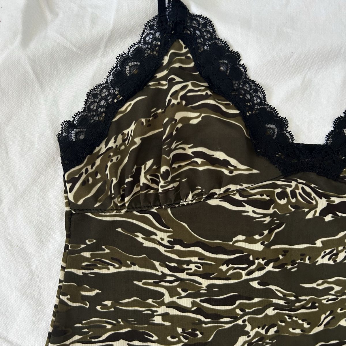Top: Top vintage y2k camouflage M – Usato da Genève venduto da afterhoursarchive 2