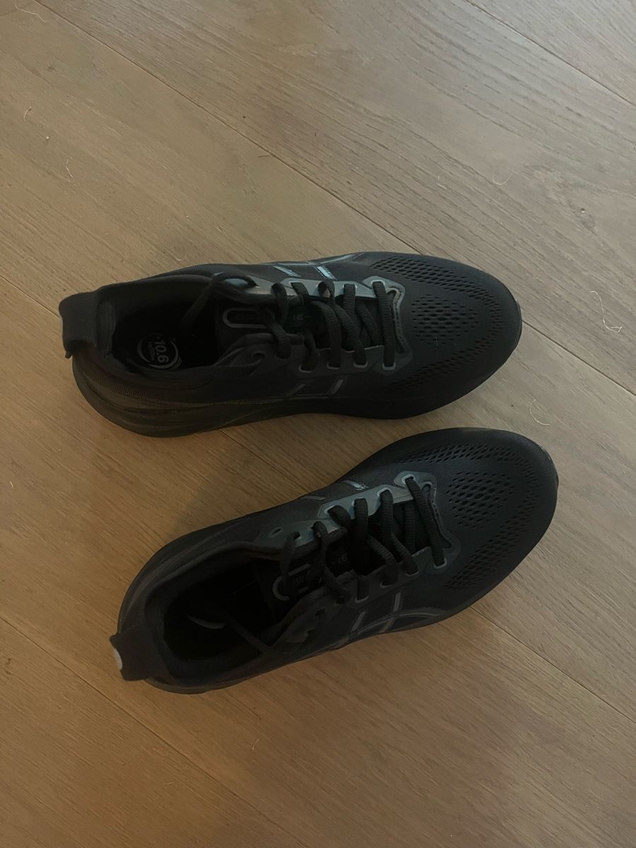 Chaussures femmes: Running Shows A) – D'occasion à Birmensdorf ZH par Sab5555
