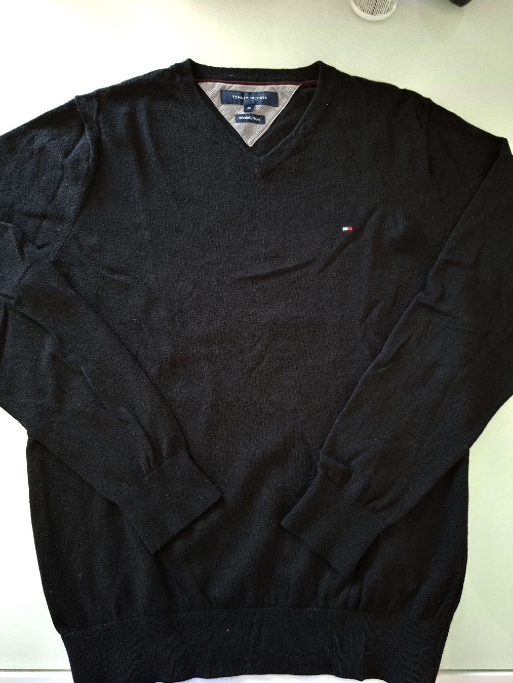 Tommy Hilfiger Pullover & Sweatshirts: Pull en laine  noir Tommy Hilfiger, taille M, – Gebraucht aus Renens VD von ser_j2fn 1