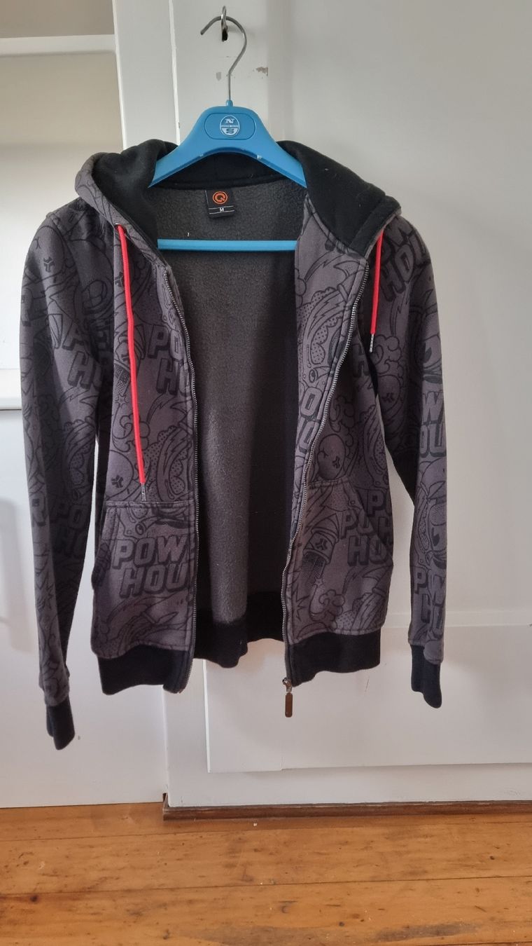 Giacche: Veste à capuche – Usato da Carouge GE venduto da mon_x9y7