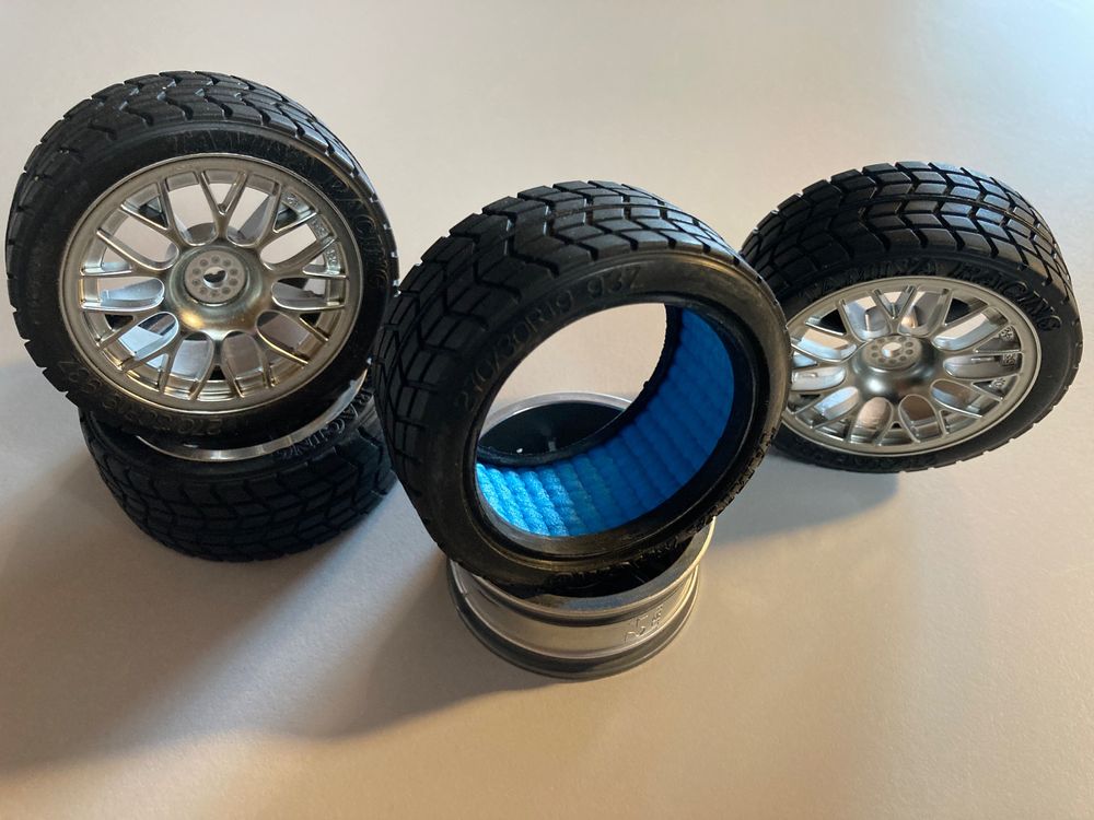 RC Kits de montage: Reifeneinlagen für 1 :10 RC-Modelle Touring-Fahrzeuge (26mm) – D'occasion à Buttisholz par BANDIT-GARAGE-77 6