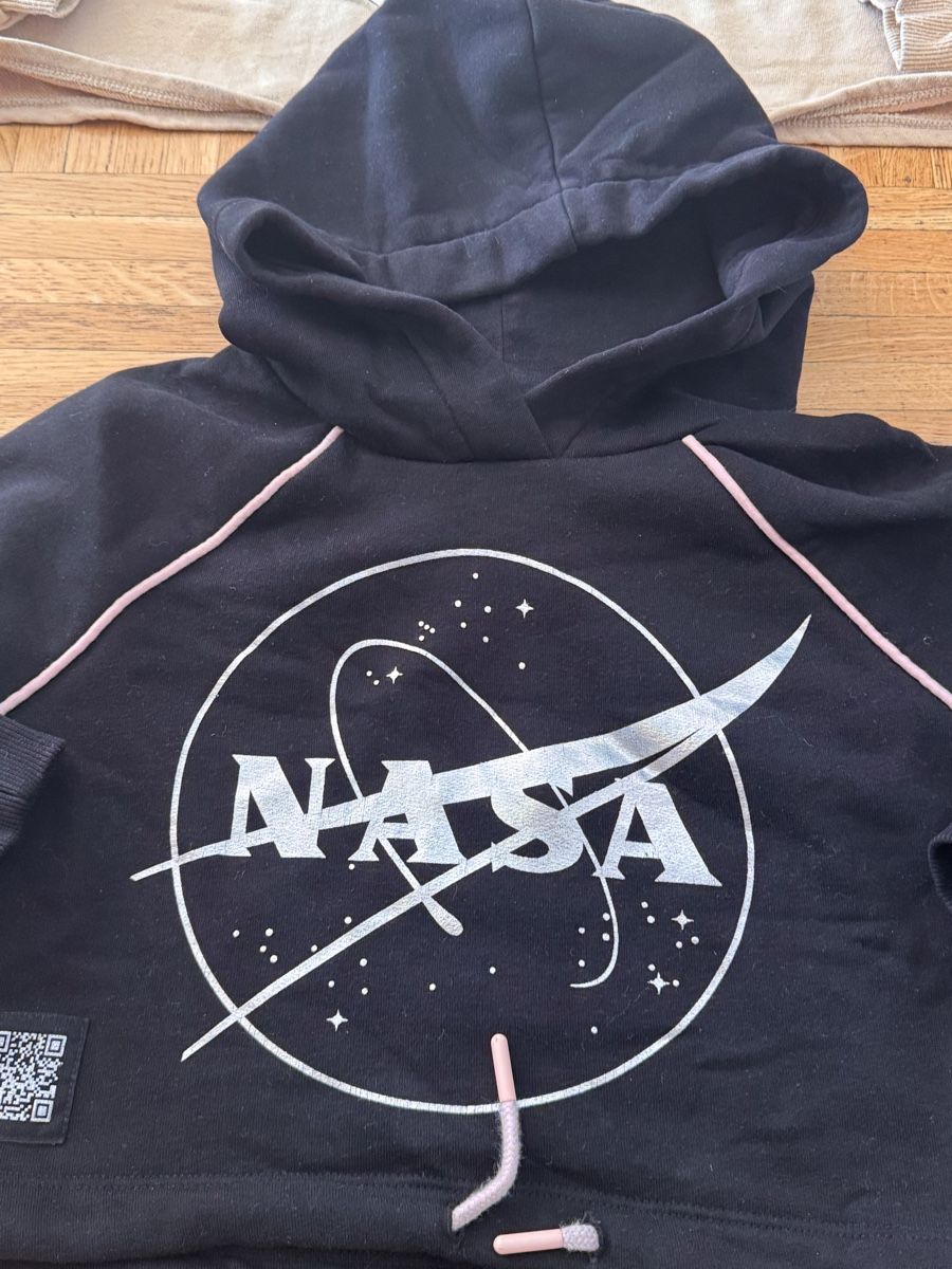 Lotti & Set di vestiti: Lot de 2 pulls à capuche : NASA et Harry Potter! – Usato da La Chaux-de-Fonds venduto da Sabinchenn 1