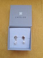 Puces d'oreilles L'Atelier neuves avec perles d'eau douce.