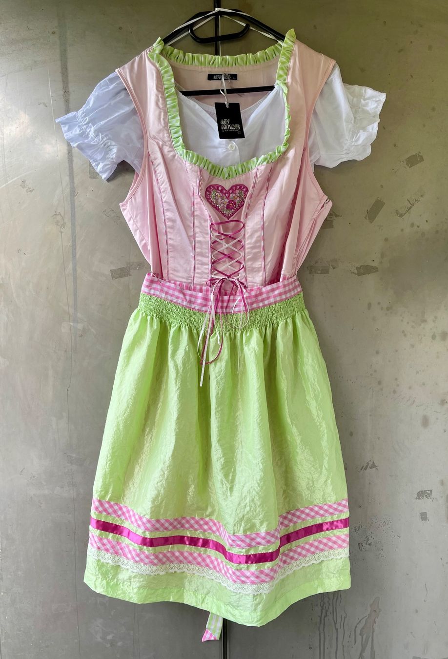 Kleider: Super süsses Dirndl! – Neu (gemäss Beschreibung) aus Basel von Tashina