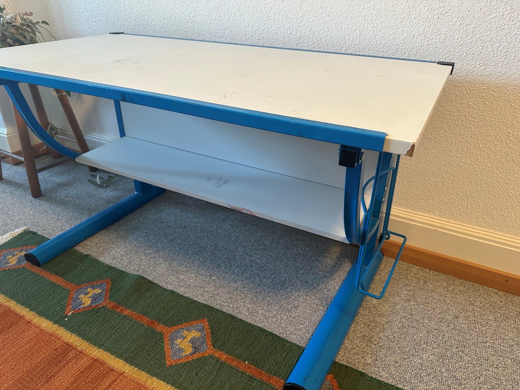 Tische: Kindertisch / Basteltisch für Kinder – Gebraucht aus Zürich von MaagImmo