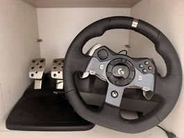 Logitech G Gaming-Lenkrad mit Pedalen