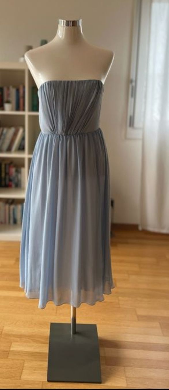 H&M Vestiti: H&M Bandeaukleid hellblau, Grösse 38 – Usato da Neuhausen venduto da karentaylor