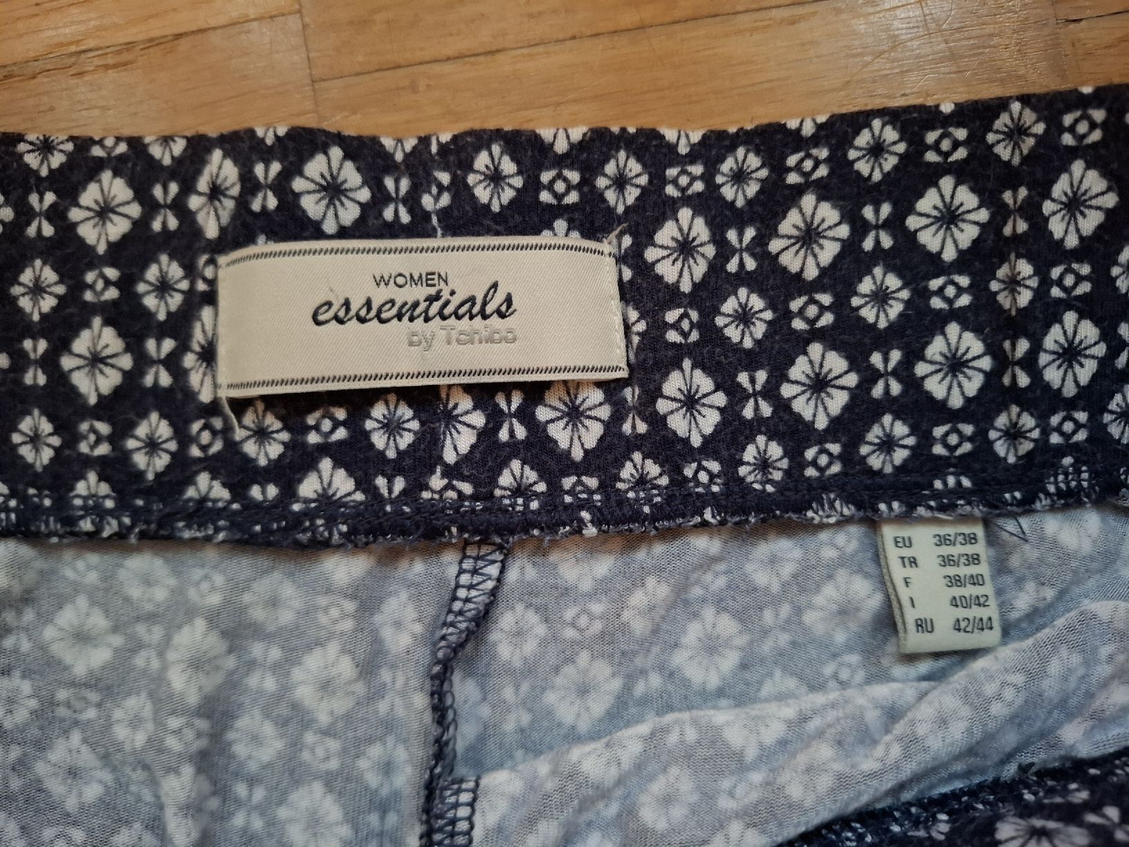 Tchibo Pantaloni: Sommerhose Tchibo 36/38 – Usato da Maur venduto da Katzerina 1